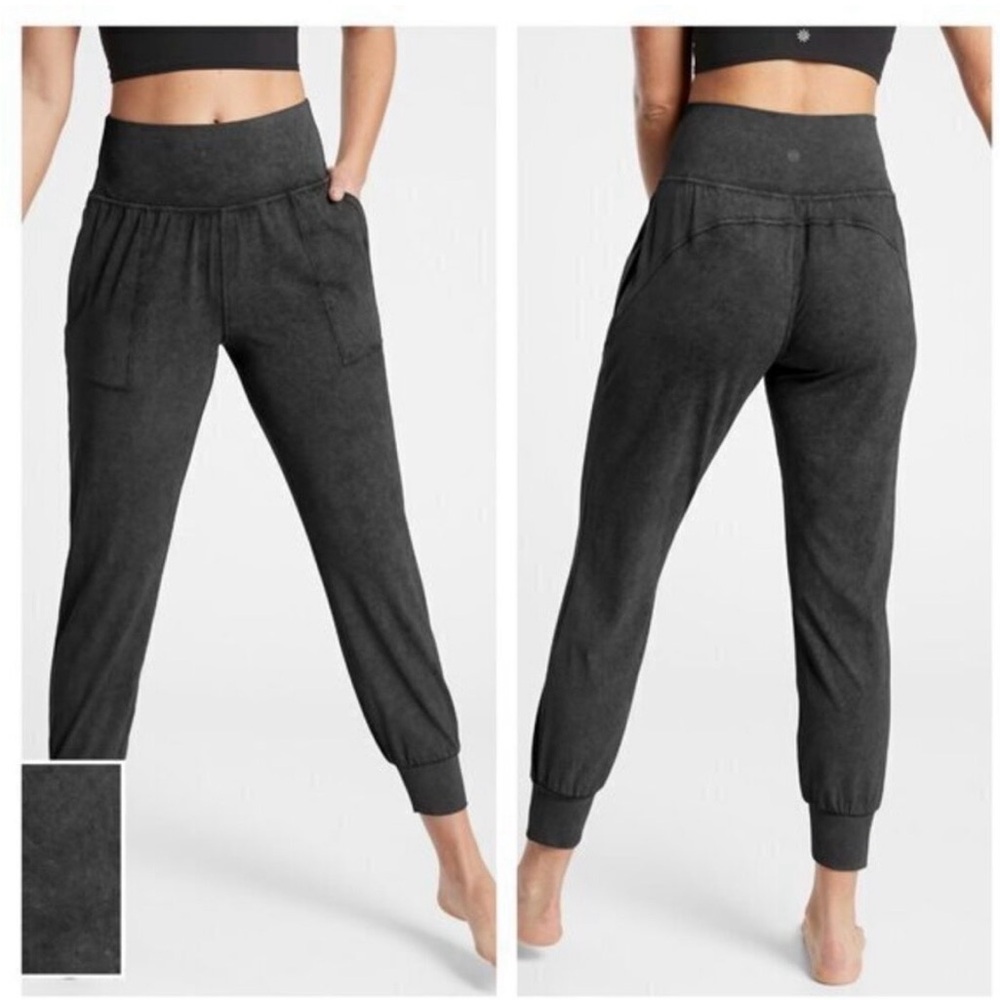 Athlete Salutation Joggers size M